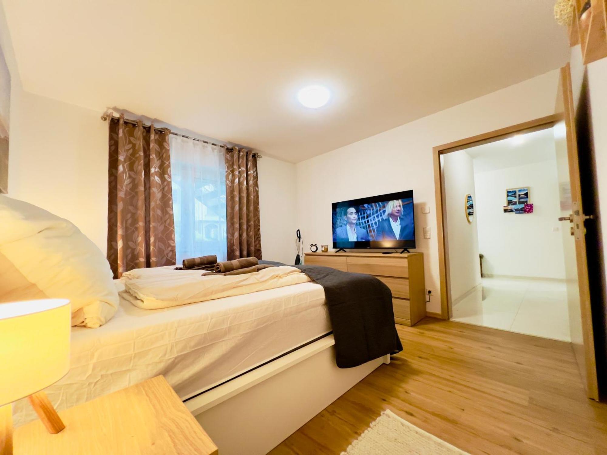 Modern Und Lichtdurchflutet - Ferienwohnung Mit Terrasse Fachbach エクステリア 写真