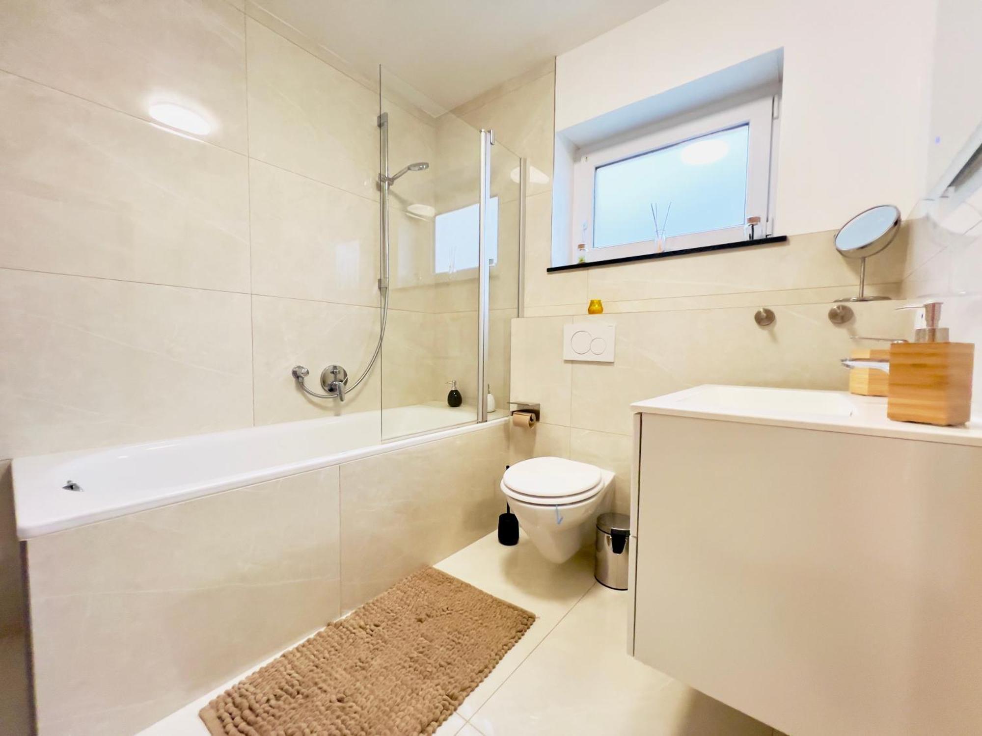 Modern Und Lichtdurchflutet - Ferienwohnung Mit Terrasse Fachbach エクステリア 写真